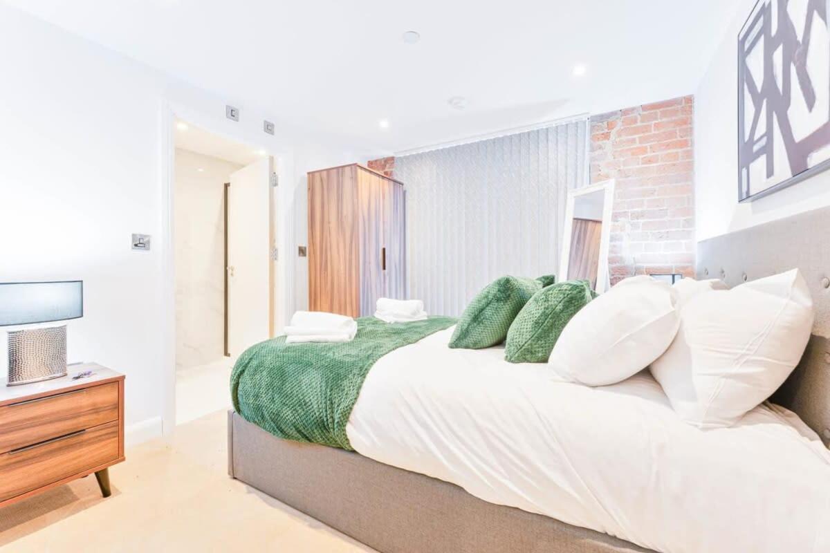 Modern 1 Bed Apartment In Burton-On-Trent Екстериор снимка