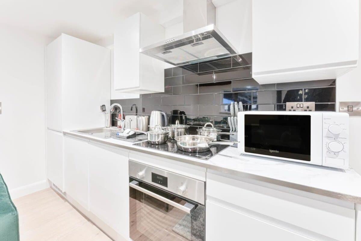 Modern 1 Bed Apartment In Burton-On-Trent Екстериор снимка