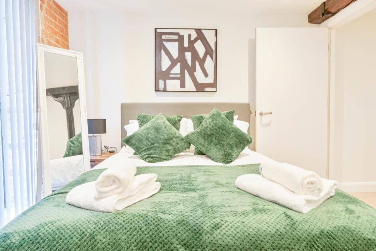 Modern 1 Bed Apartment In Burton-On-Trent Екстериор снимка