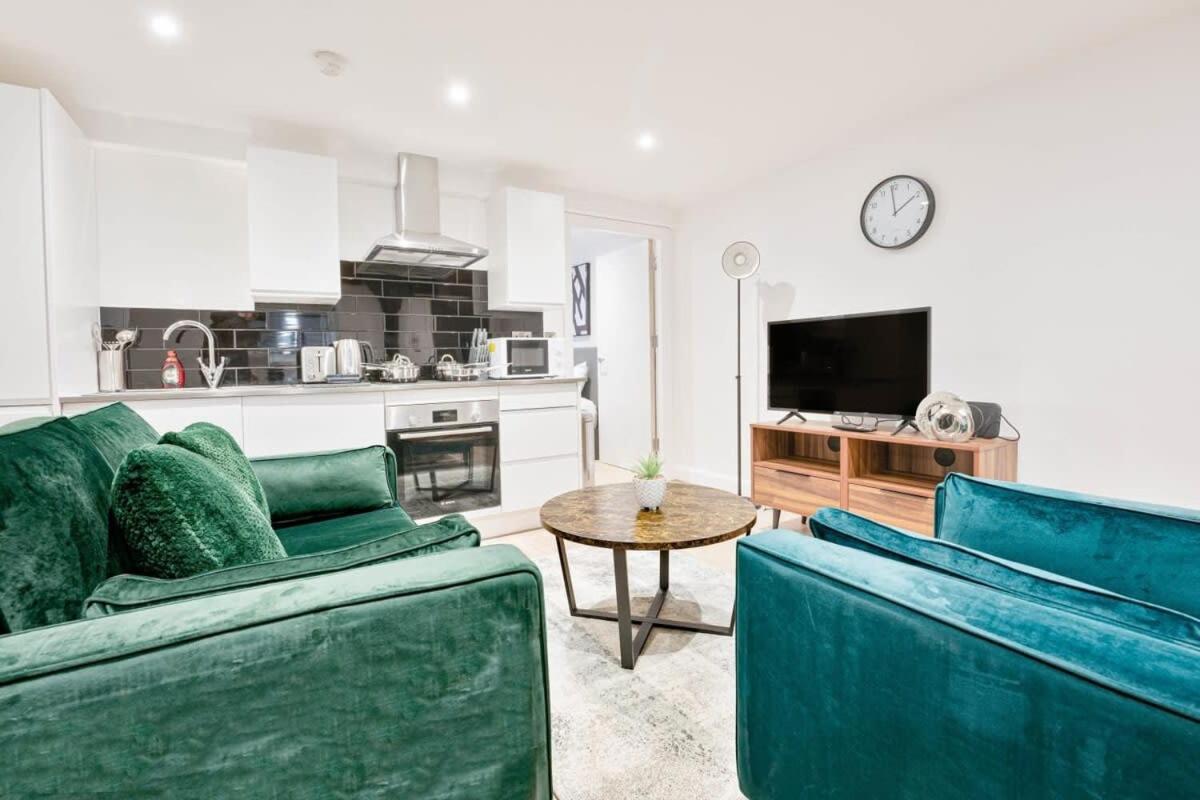 Modern 1 Bed Apartment In Burton-On-Trent Екстериор снимка