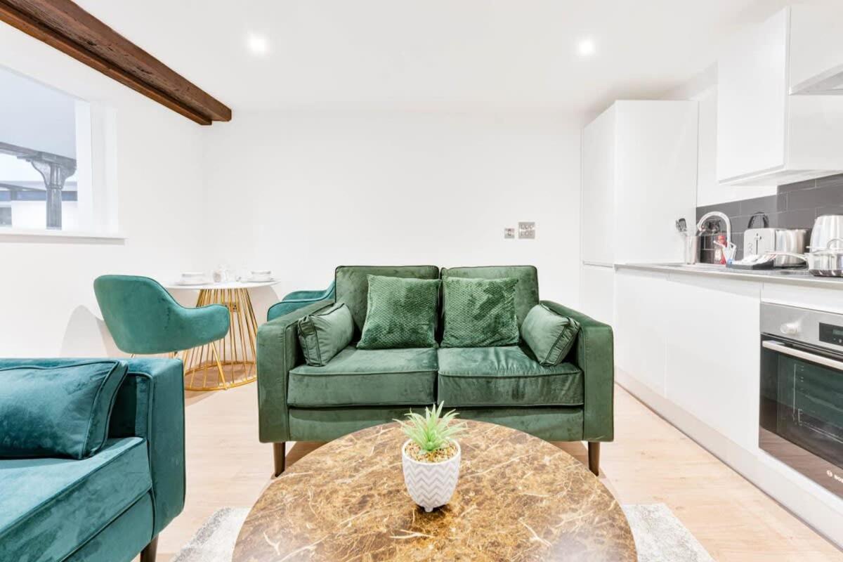 Modern 1 Bed Apartment In Burton-On-Trent Екстериор снимка