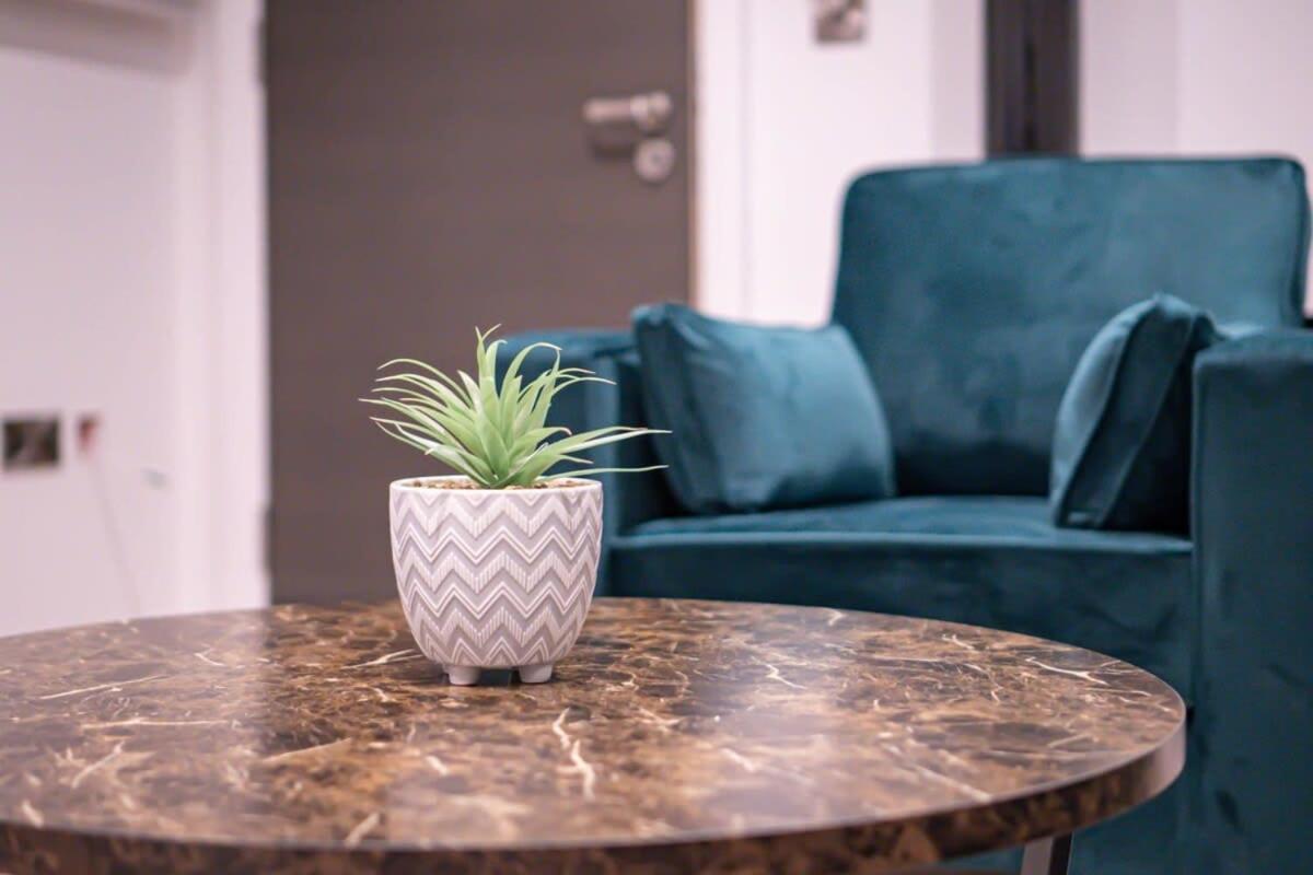 Modern 1 Bed Apartment In Burton-On-Trent Екстериор снимка