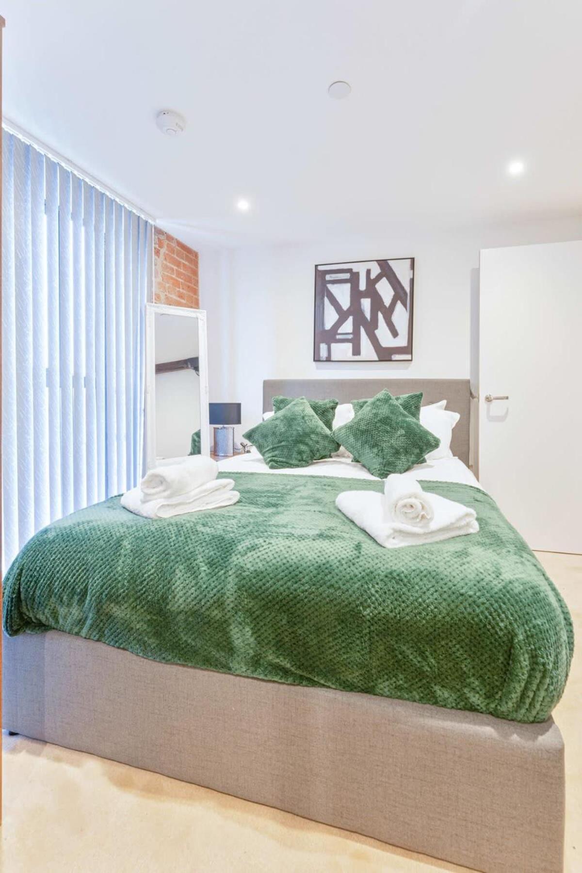 Modern 1 Bed Apartment In Burton-On-Trent Екстериор снимка
